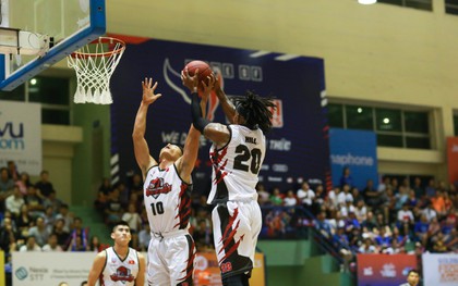 Thang Long Warriors thắng kịch tính Hanoi Buffaloes trong trận derby Thủ đô