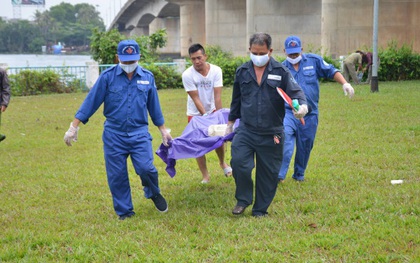 Đi câu cá, hốt hoảng phát hiện thi thể người đàn ông trôi sông Sài Gòn