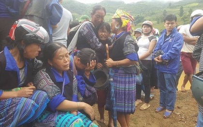 Vợ con khóc ngất khi nhận thi thể người đàn ông bị lũ cuốn trôi ở Yên Bái