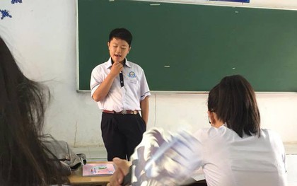Nam sinh lớp 11 cover "Từ hôm nay" quá đáng yêu dù bản gốc bị ném đá không thương tiếc