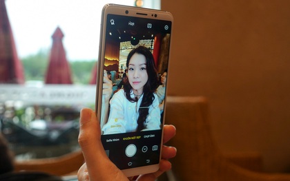 Đánh giá chi tiết Vivo V7+: Thiết kế viền mỏng đẹp mắt, chất lượng camera selfie tốt, giá 8 triệu đồng!