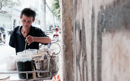 Chuyện của chú Ba Sài Gòn - Người đàn ông 40 năm đẩy xe bán chè vỉa hè chỉ bằng một tay