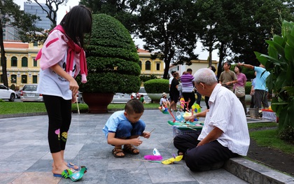 "Ông Chuột" ở Nhà thờ Đức Bà: Người dành cả phần đời còn lại để lưu giữ "tuổi thơ" cho tụi con nít