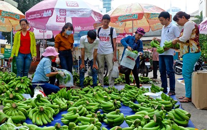 Chuối của nông dân Đồng Nai bị ép giá, người Sài Gòn ra tay "giải cứu"