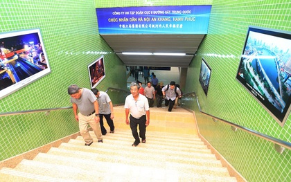 Những tấm biển chú thích tiếng Trung "nhan nhản" ở nhà ga mẫu La Khê, Ban quản lý nói gì?
