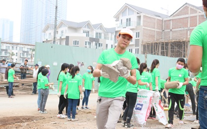 Thạc sĩ “bốc rác” với dự án "Chủ nhật xanh" kêu gọi mọi người chung tay bảo vệ môi trường