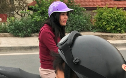 Hà Nội: Cô gái trẻ đi xe SH bật khóc vì bị cướp túi xách