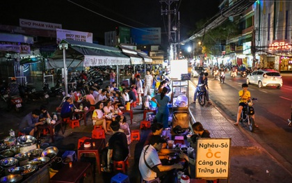 Cận cảnh khu tập kết hàng rong hợp pháp đầu tiên ở chợ Phạm Văn Hai Sài Gòn