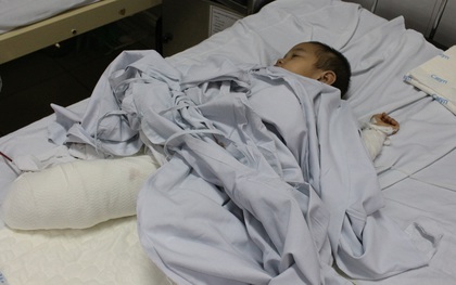 Gia đình ở Sơn La bị sạt lở núi san bằng nhà cửa: Mẹ nguy kịch, con trai 4 tuổi phải cắt cụt 2 chân