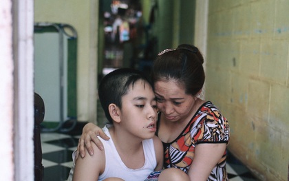 Giấc ngủ không trọn vẹn suốt 11 năm của mẹ và cậu con trai bị bệnh não úng thuỷ ở Sài Gòn