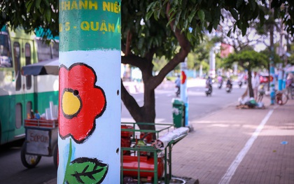 Người dân thích thú khi hơn 100 cột điện, cột đèn ở Sài Gòn bỗng "nở hoa"