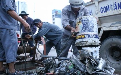 Cống đầy rác khiến đường Nguyễn Hữu Cảnh ngập nặng, ông chủ của "siêu máy bơm" hút nước: Có kẻ phá hoại chúng tôi!