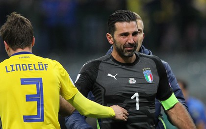 Buffon và đồng đội đổ gục, bật khóc tức tưởi sau thất bại của Italia