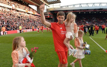 Chúc mừng Gerrard, huyền thoại Liverpool đã có quý tử sau ba công chúa xinh đẹp
