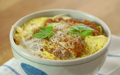 Bí quyết cực hay làm cơm thịt rán katsudon mà không cần đụng chảo