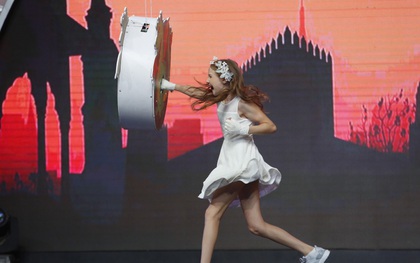 Khán giả Việt bất ngờ với cô bé 10 tuổi người Nga "thích phá hoại mọi thứ"