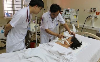 Uống rượu nhiều suốt 2 năm, một phụ nữ hôn mê sâu