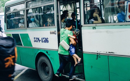 Đây là những cảnh tượng trên đường phố khiến bạn nhận ra: Sài Gòn thật khác, khi đã 5 giờ chiều!