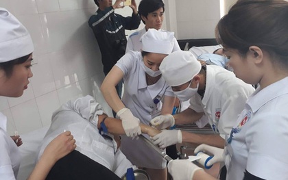 Nghệ An: Hàng chục nữ công nhân đau bụng, nôn ói phải nhập viện nghi ngộ độc