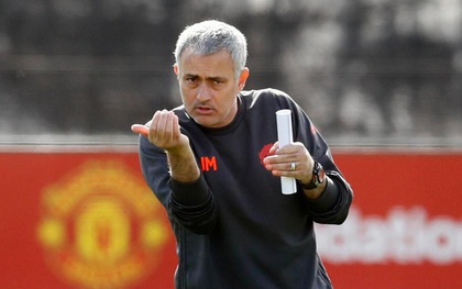 Mourinho xung đột dữ dội với trợ lý thân thiết trên sân tập