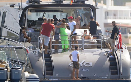 Du thuyền của Ronaldo bất ngờ bị hải quan kiểm tra