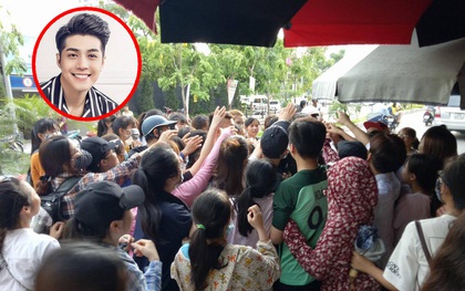 Clip: Đài truyền hình "vỡ trận" vì độ cuồng của fan Noo Phước Thịnh