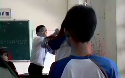 Xôn xao clip giáo viên và học sinh choảng nhau