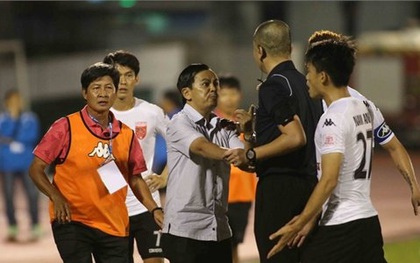 Công Vinh xin lỗi khán giả đã phải xem trận đấu đáng xấu hổ của bóng đá Việt Nam