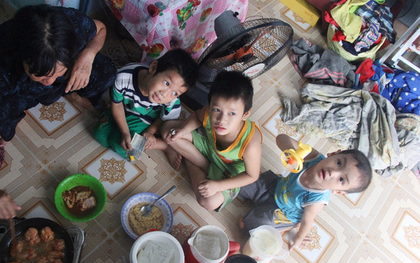 Người mẹ bán vé số vừa thất lạc đứa con út 3 tuổi đang mưu sinh nuôi 11 đứa con giữa Sài Gòn