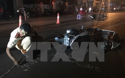 Ô tô đâm gục hàng loạt xe máy, 8 người phải nhập viện