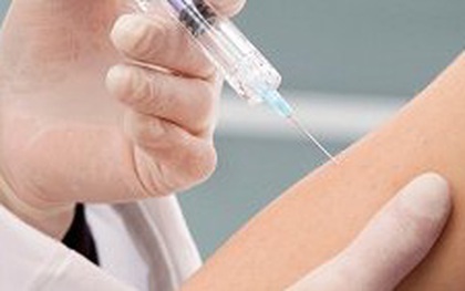 Sau khi tiêm, bệnh nhân trợn mắt co giật rồi tử vong