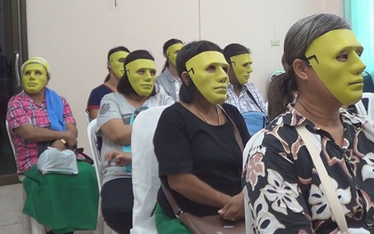 Thái Lan: Để tránh ngại ngùng, các bệnh nhân đeo mặt nạ sát thủ khi đi khám bệnh