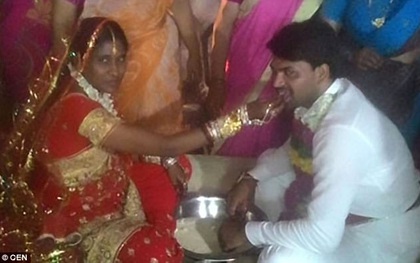 Người tình cũ đi lấy vợ, cô gái trẻ trả thù dã man bằng cách đổ axit vào miệng