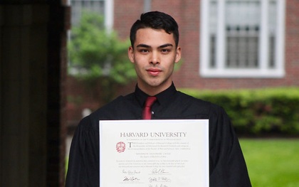 Câu chuyện chàng trai tốt nghiệp đại học Harvard khiến nhiều người rơi nước mắt