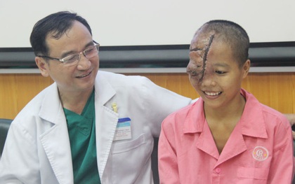 Bệnh viện khước từ cô gái mang khuôn mặt dị dạng