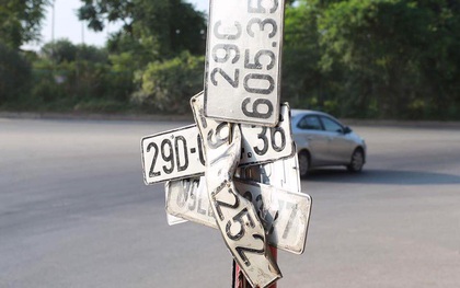 Nghề kiếm tiền mới sau mùa ngập lụt ở Hà Nội: Chuộc lại biển kiểm soát