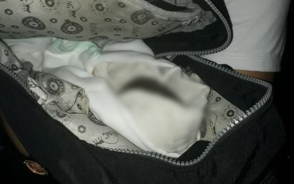 Hà Nội: Xót thương bé sơ sinh nặng 6 lạng bị bỏ rơi trong đêm trên đường Giải Phóng