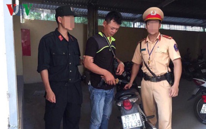 Đôi nam nữ chuyên dùng súng tự chế đi săn chó béc giê