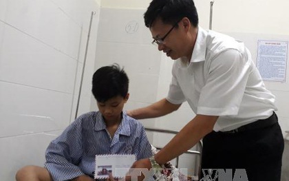 Thông tin chính thức vụ tượng đài đổ gây thương tích cho một bé trai