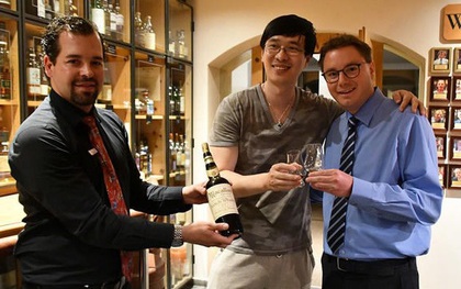 Du khách Trung Quốc mạnh tay chi hơn 240 triệu đồng cho một ngụm rượu Whiskey ở Thuỵ Sĩ