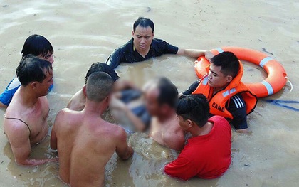 Cảnh sát PCCC dầm mình 7h trong nước tìm thi thể bé gái bị đuối nước