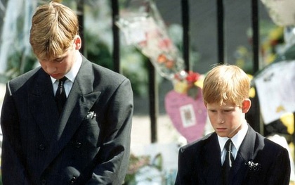 Hoàng tử William lần đầu mở lòng chia sẻ cảm xúc đưa tang mẹ ở tuổi 15: Tôi cảm nhận được rằng, mẹ đang đi bên cạnh và dìu dắt anh em tôi...