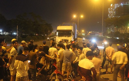Hai nam thanh niên ở Sài Gòn bị cuốn vào gầm container, 1 người tử vong