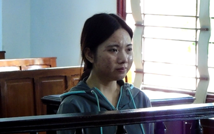 Tông xe máy chết người, nữ sinh viên khóc nức nở tại tòa