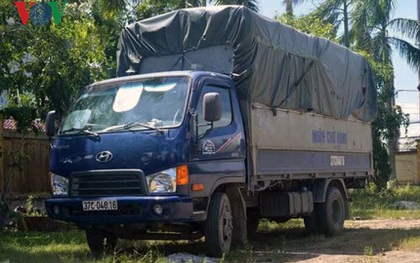 Gây tai nạn, vợ chồng lái xe tải sơn lại xe để đối phó với công an