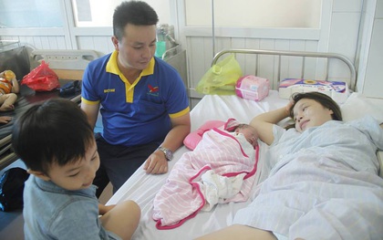 Chuyện chưa kể của người bố làm “bà đỡ” bất đắc dĩ trên taxi