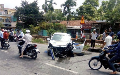 Huế: Taxi tông gãy cột điện, 3 người trọng thương nhập viện cấp cứu