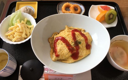 Đồ ăn bệnh viện đẳng cấp Nhật Bản: Nhìn qua bữa ăn của sản phụ, ai cũng tưởng đồ order nhà hàng