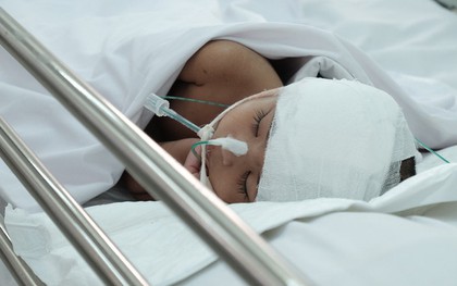 Mẹ bé gái 3 tuổi té cầu thang chấn thương sọ não nặng khi theo mẹ đi giúp việc: “Tôi không bỏ con mình"