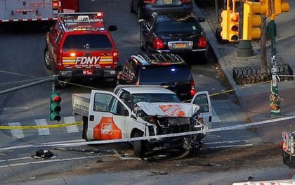 Khủng bố lao xe tải vào đám đông tại New York, 8 người thiệt mạng